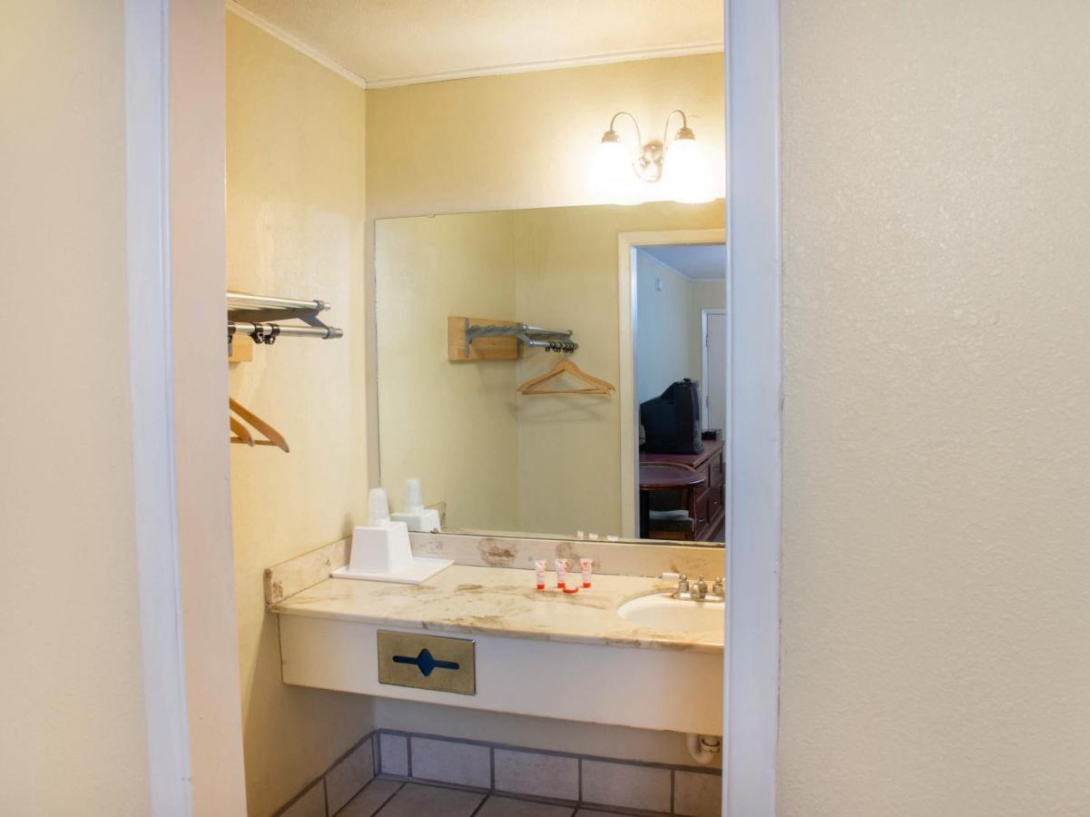 Rest Inn - Extended Stay, I-40 Airport, Wedding & Event Center Amarillo Ngoại thất bức ảnh